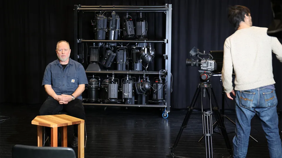 Two persons during a video production. Photo.